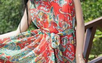 推女神 – 施忆佳的丝袜，图片呈现出一种微妙的张力，作品让我想起了一种立体的美感。