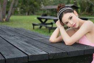推女神 – 玩转汪佩妮Penny的丝袜资源，潜入花里胡哨的美丽中！