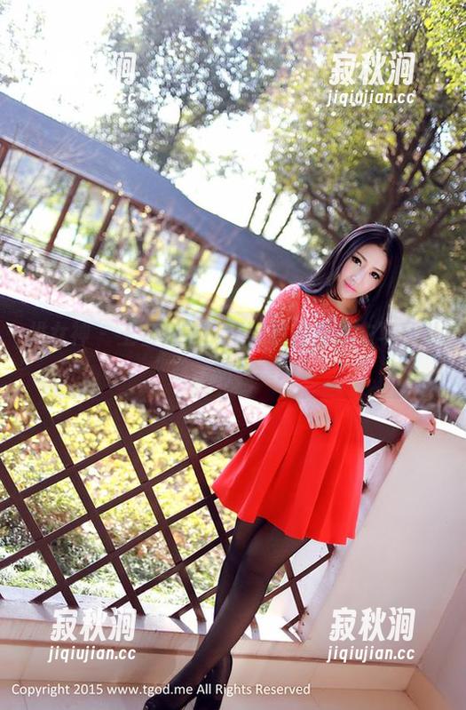 推女神 - 王者归来！王明明的连体衣写真引发一场风暴！