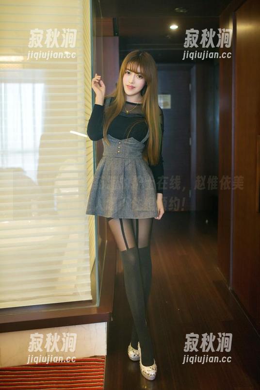 推女郎 - 捧着药箱的护士在线，赵惟依美图让人忍不住想预约！