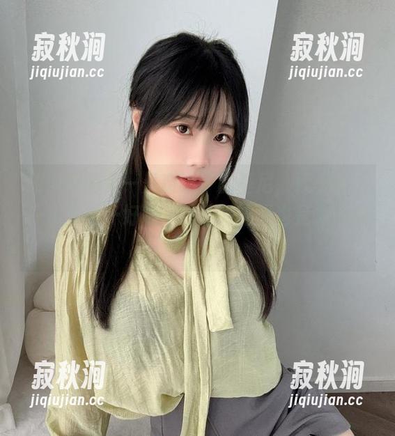 原图中的是一只废喵了比基尼，代表我的一切期待…好吧，精选来这里也是为心理平衡！