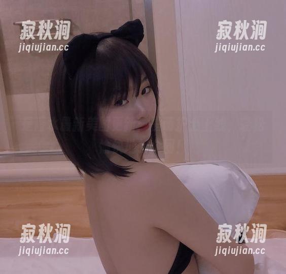 是青水最新美图更新：歪萌护士上线，轻松愉快地转个圈！