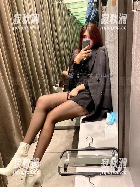 微密圈 - 来看林子喵Lynne的新白色图包，看看这些扑面而来的...细节，真的，不敢让人失望。