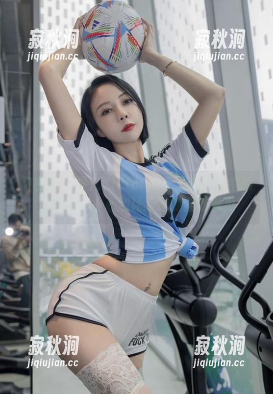果儿Victoria 微密圈 - 果儿Victoria无圣光作品中的清新绿,小心别让路过的猫咪看见