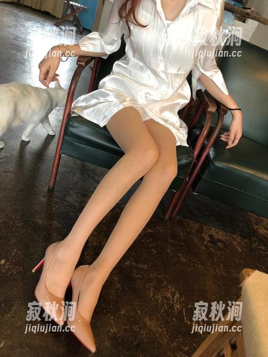 微密圈 - 梦里一只喵的灰丝时光，私拍合集中的不羁灵魂