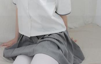 森萝财团 – 小樱的短裙在线诱惑，原图让你想象不完的氛围
