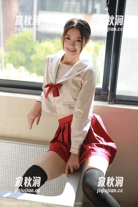 模范学院 - 夏日最“闪”的Ellie艾栗栗，最新图片让人瞥见了些不一样的风景！