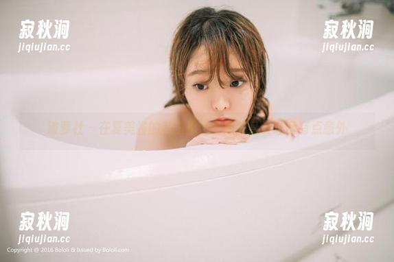 波萝社-夏美酱 波萝社 - 在夏美酱的私拍里,空姐的身姿让我有点意外