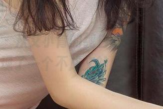 爱尤物 – 从艾小青的纯白写真分享中，我意外发现了一个不成文的“白色流派”？