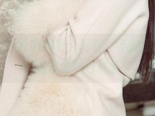 爱尤物 – 萌琪琪护士写真：不需要药箱，只需这份图包就够！