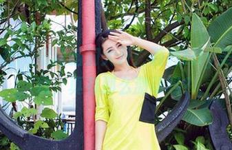 爱蜜社 – 短裙脑洞大开：莉莉Lily美图下载，真有那么激动吗？
