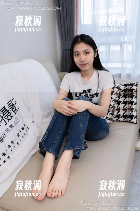甜予摄影-思思 甜予摄影 - 最新图包流出,思思与运动鞋的完美邂逅。