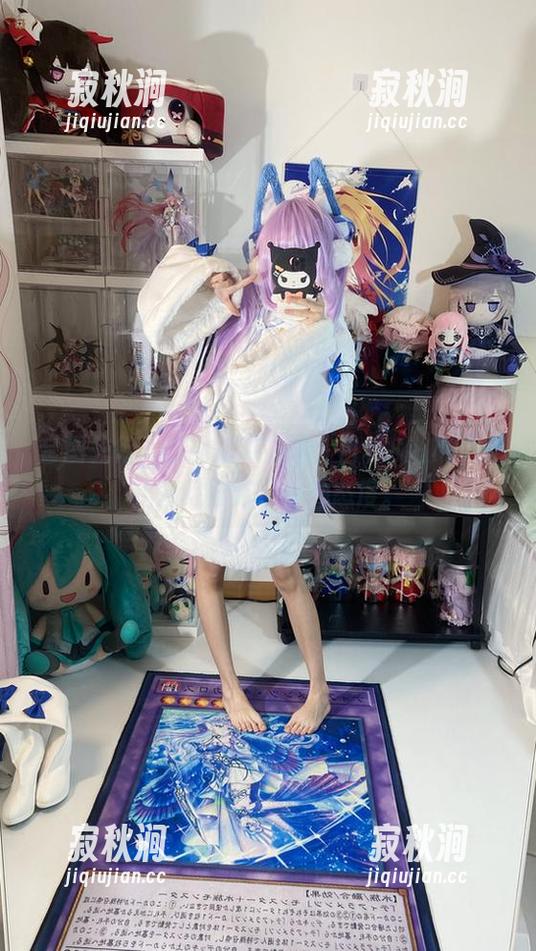 白栎Shirly 套图先行,原图浑浑噩噩,白栎Shirly把比基尼穿成了一种态度。