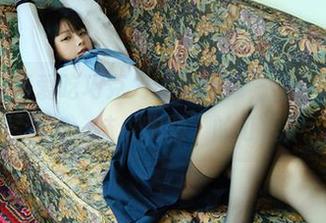 下载白莉爱吃巧克力的兔女郎，给你的相册添加一抹‘跑题’的可爱！