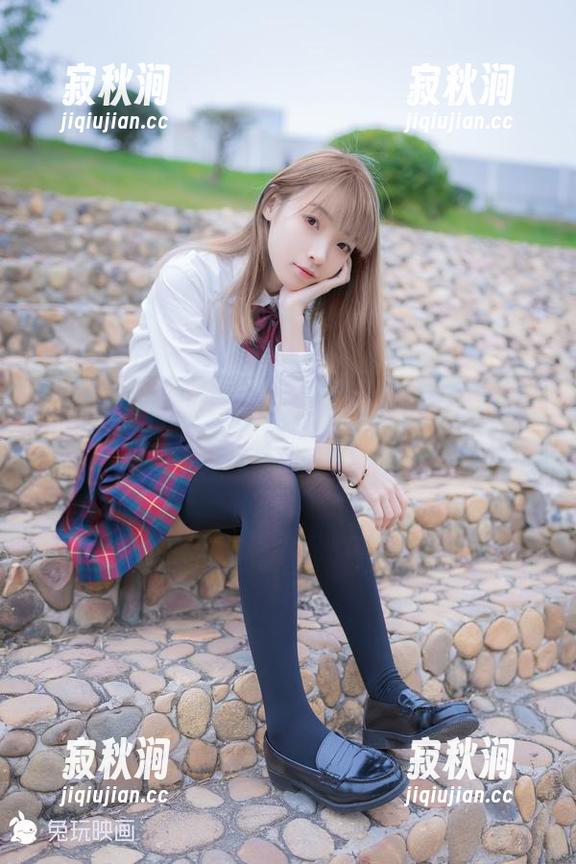 祖木子分享的白丝少女系列图片，画风过于养眼，别怪我多看几眼。