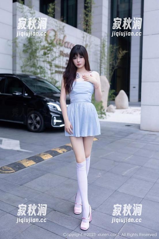 秀人网 - z杯悠悠的泳池：图库里的水面涟漪与缥缈身影