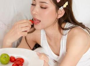 秀人网 – 大琪琪Emily定制写真：甜心虽好，但我果然还是喜欢那种附带的窘迫感。