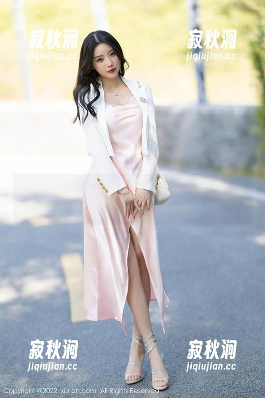 秀人网 - 大白兔吖修女合集：反差萌是怎么来的，您猜？