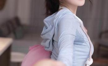 秀人网 – 看奈汐酱nice穿婚纱，图片里似乎藏着一部迷你电影？