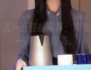 秀人网 – 孔一红在线写真：内衣也能穿出一种拗口的美。