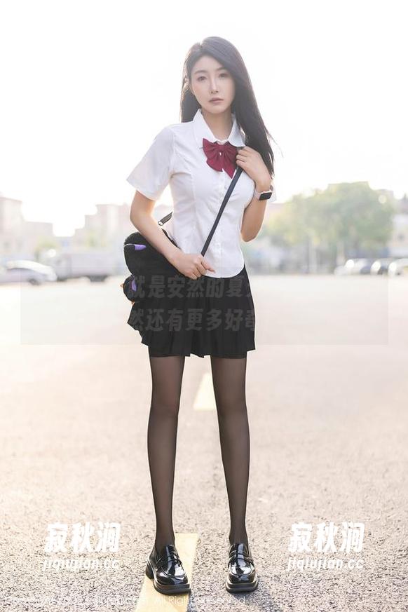 秀人网 - 这就是安然的夏天写真，除了自然还有更多好奇！