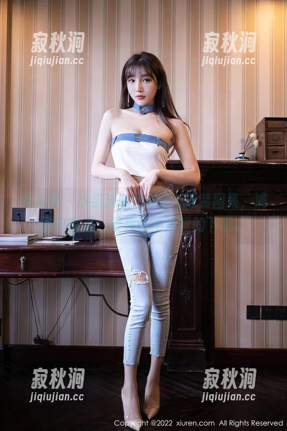 秀人网 - 这组沫晓伊baby泳装图集，满满的挑逗，眼神都不自觉的下滑。