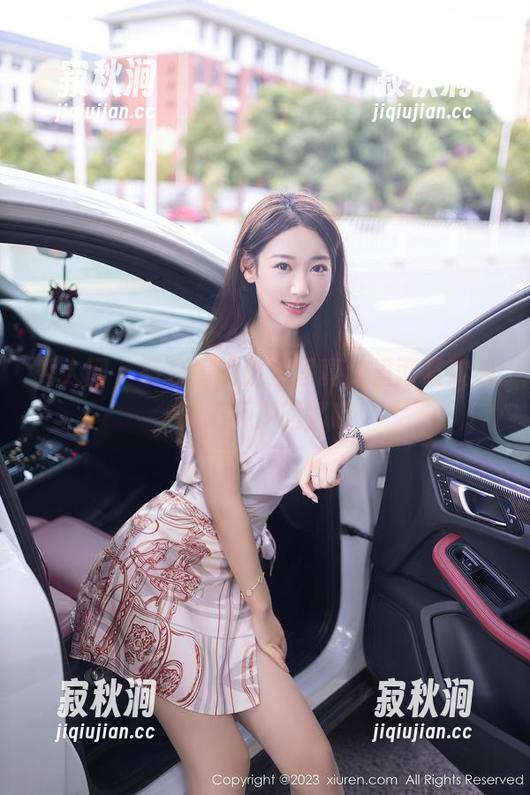 秀人网-萌白酱 秀人网 - 萌白酱的教室写真,里面其实隐藏了不少回忆哦
