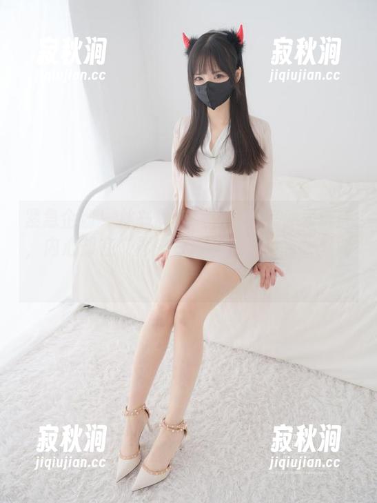 紧急企划 - 林书辞在线：办公室外表端庄，内心却在“再来一杯咖啡”的念头里游荡。