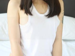 美媛馆 – 在嘉宝贝儿的办公桌前，竟然发现了她的写真图集小游戏