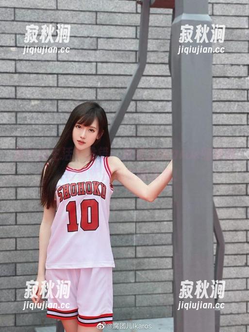 异世界生活？没错，腐团儿Ikaros的壁纸写真就是现实的逃离！