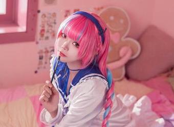 初音+粉蝶花=艾西Aiwest的奇思妙想，图库太有意思了吧！