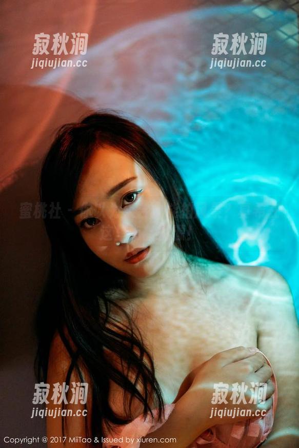 蜜桃社 - 你以为天台只能拍风景？真希在这里有新资源！