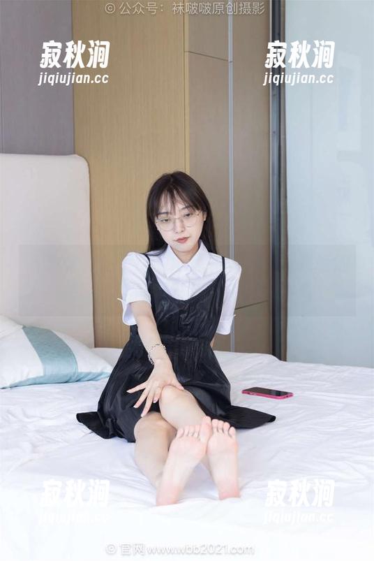 袜啵啵 - 这个甜甜圈真有意思，低跟鞋的美图精选倒是给我不一样的视角