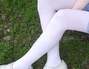 每次看西尔酱的天使写真，脑海里都是羽毛在飞的画面，原图却……