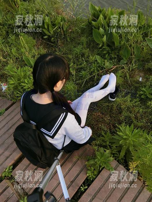 在线热卖！西尔酱蓝白围裙，不只会烹饪，还能撩动心弦