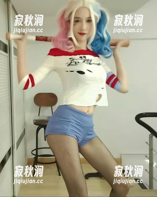 微密圈 - 私拍解密：当轩子巨二兔展现长腿时，原图里谁还会在意其他？