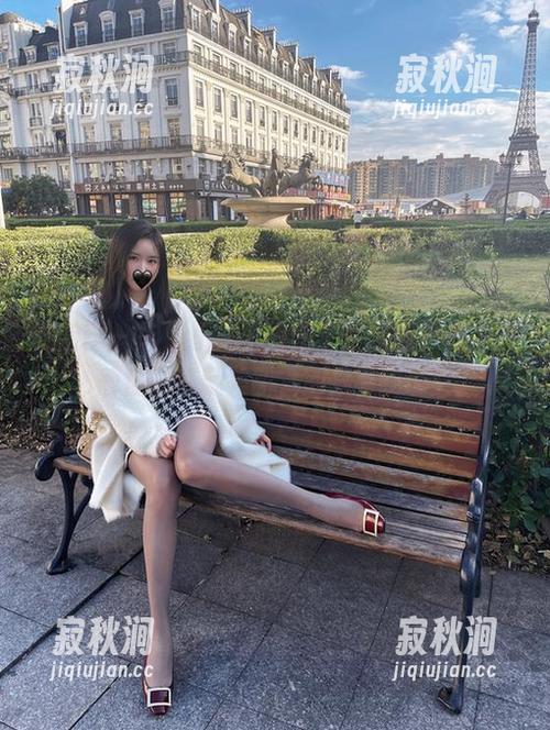 微密圈 - 软妹小九九晒图了！灰丝户外，下载你的私藏美图，别只看我说！
