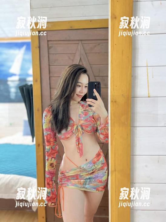 微密圈 - 铁锤姐姐的毛衣原图，看得我想窝在她的衣服里做小动物。