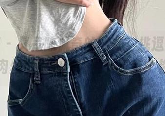 微密圈 – 又是陈佩奇的图集，挑逗的油亮肉丝和那豹纹内内，真有个性