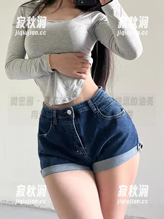 微密圈 - 又是陈佩奇的图集，挑逗的油亮肉丝和那豹纹内内，真有个性