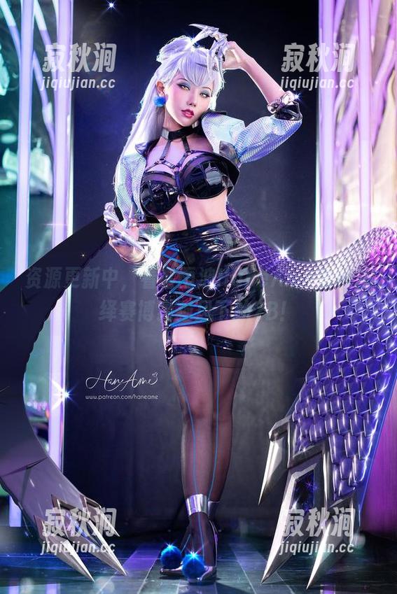 资源更新中，看看雨波HaneAme如何演绎赛博猫猫风下的2B！
