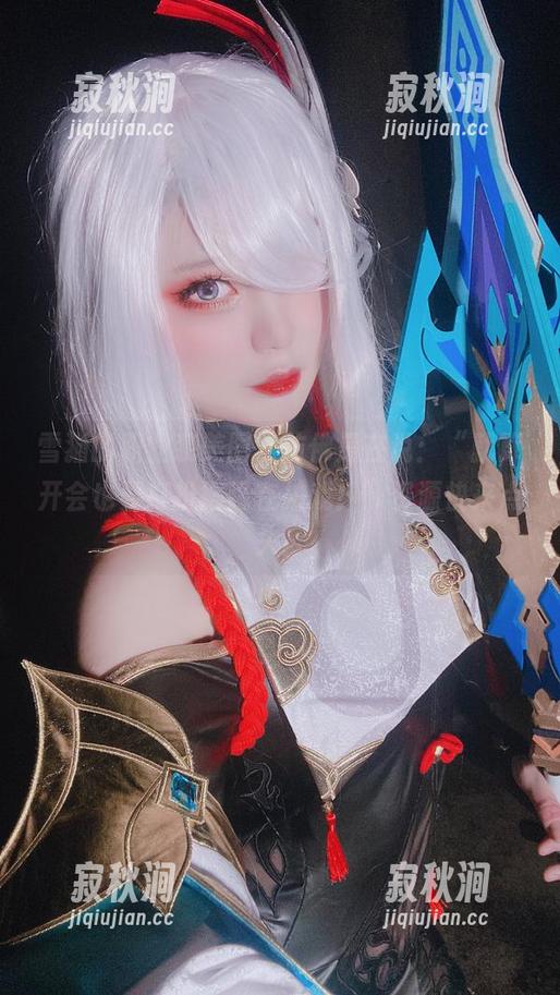 雪猫的职业装美图，仿佛是在说：“就算开会也要打扮得像在拍戏！”资源快来点头！