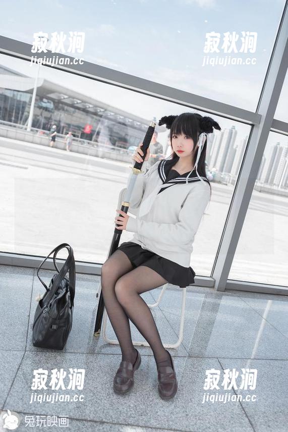 为什么看雪琪SAMA的眼镜美图图集让我每天都想喝奶茶？大概是“眼镜里有茶”的感觉吧！