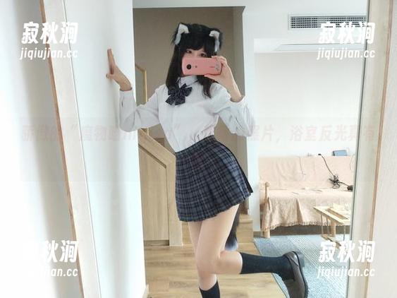 骄傲的“魔物喵nigisa”，难得的照片，浴室反光真有一套。