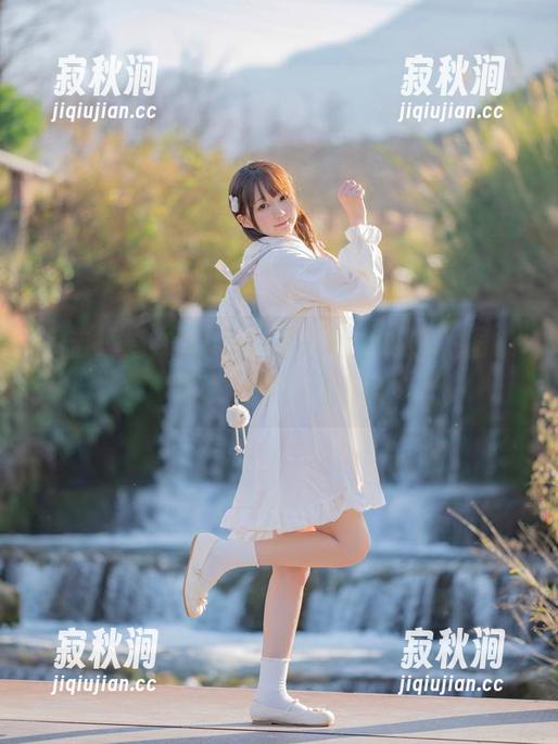 点击！魔物喵nigisa最新女巫COS图集，瞧瞧这些奇趣搭配！